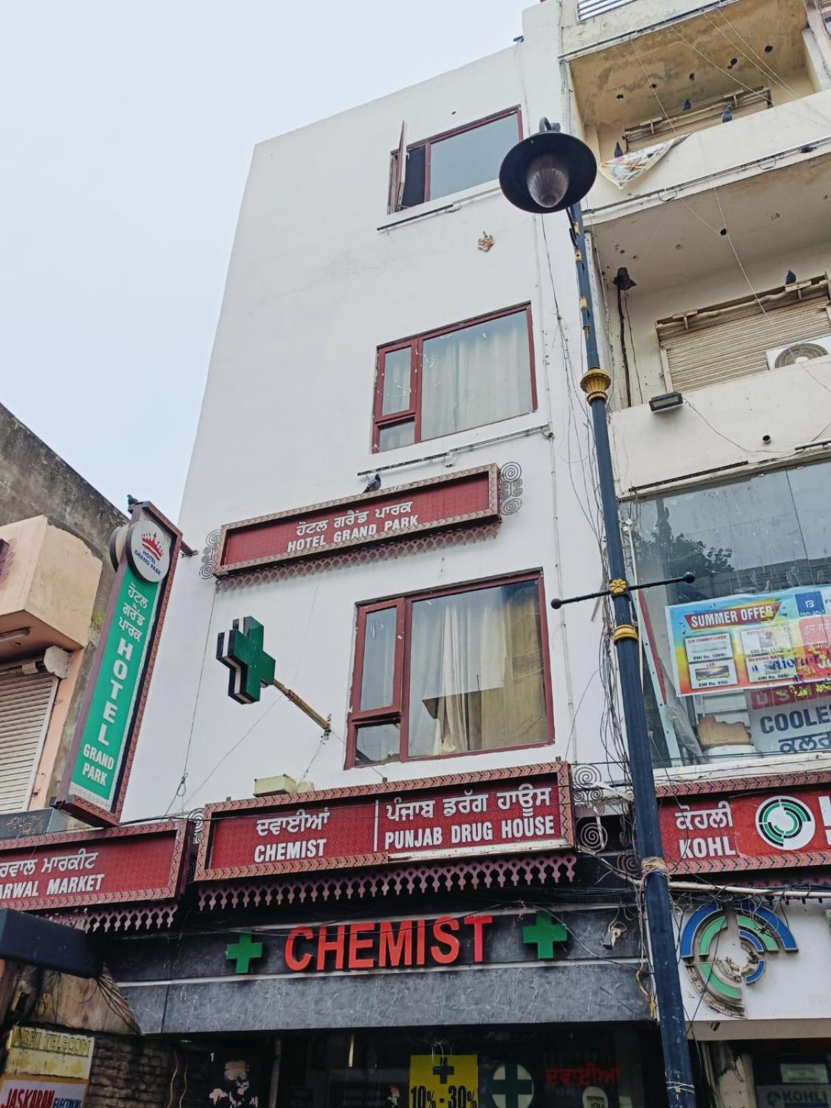 Hotel The Grandpark Amritsar Esterno foto