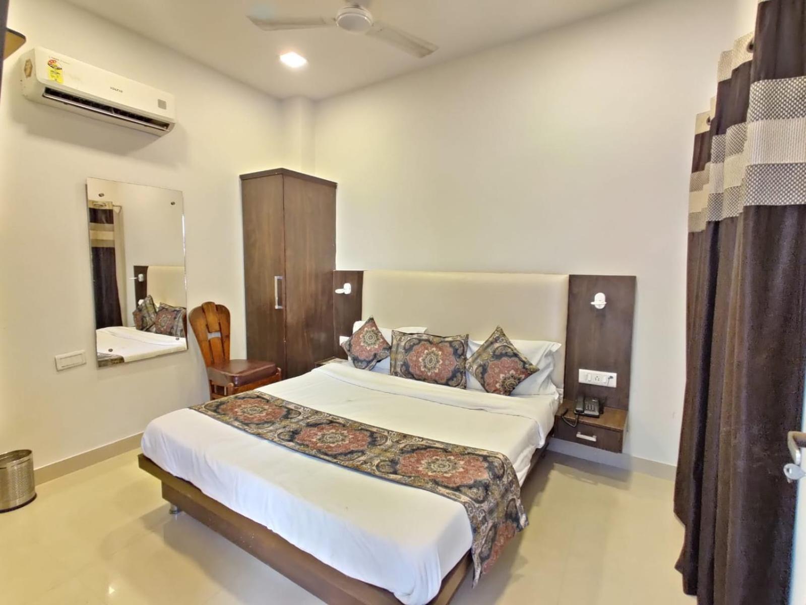 Hotel The Grandpark Amritsar Esterno foto