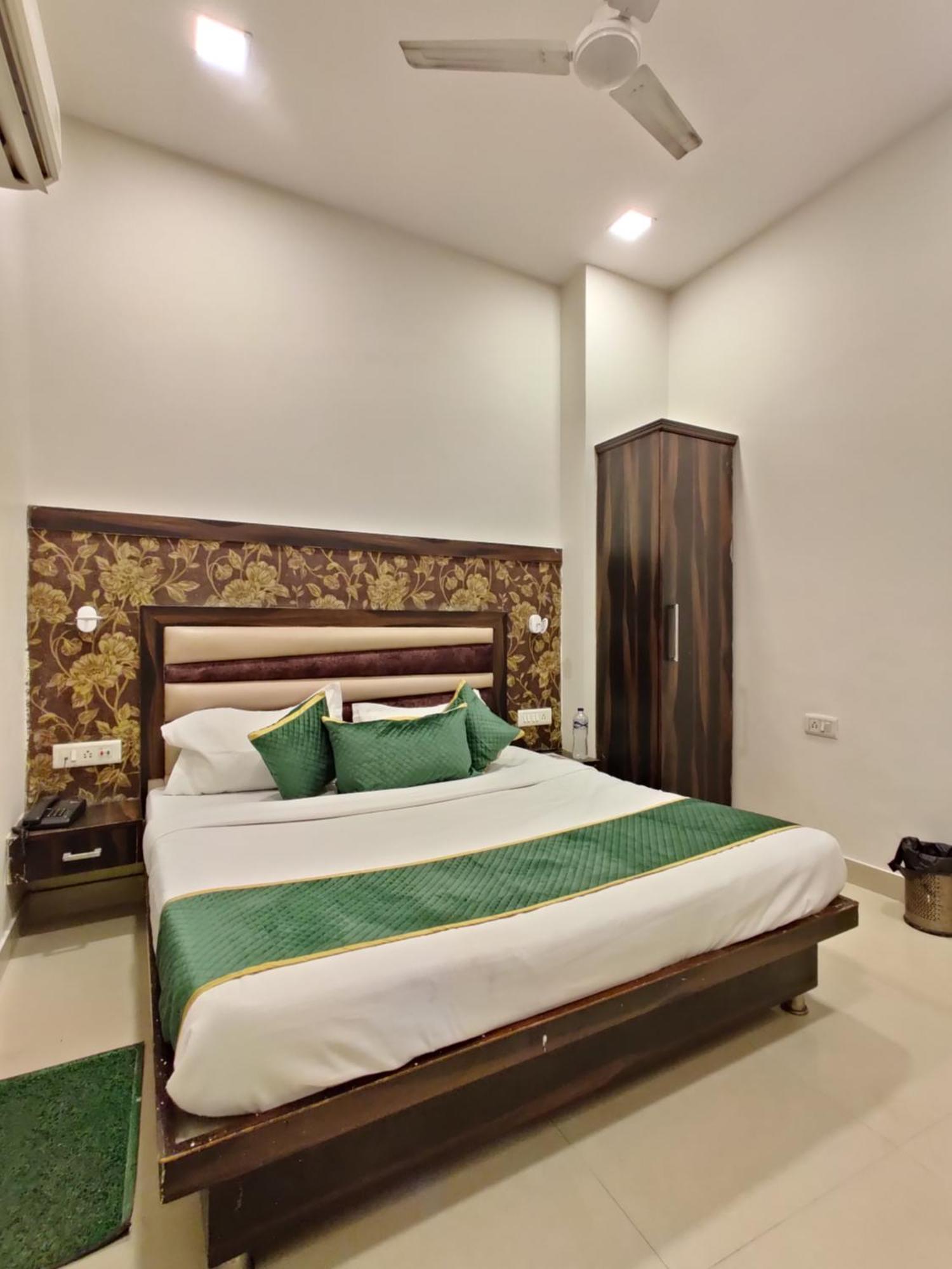 Hotel The Grandpark Amritsar Esterno foto